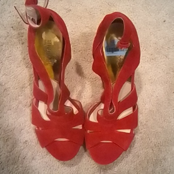 Michael Michael Kors Leighton Red heels size 10m - Picture 3 of 4